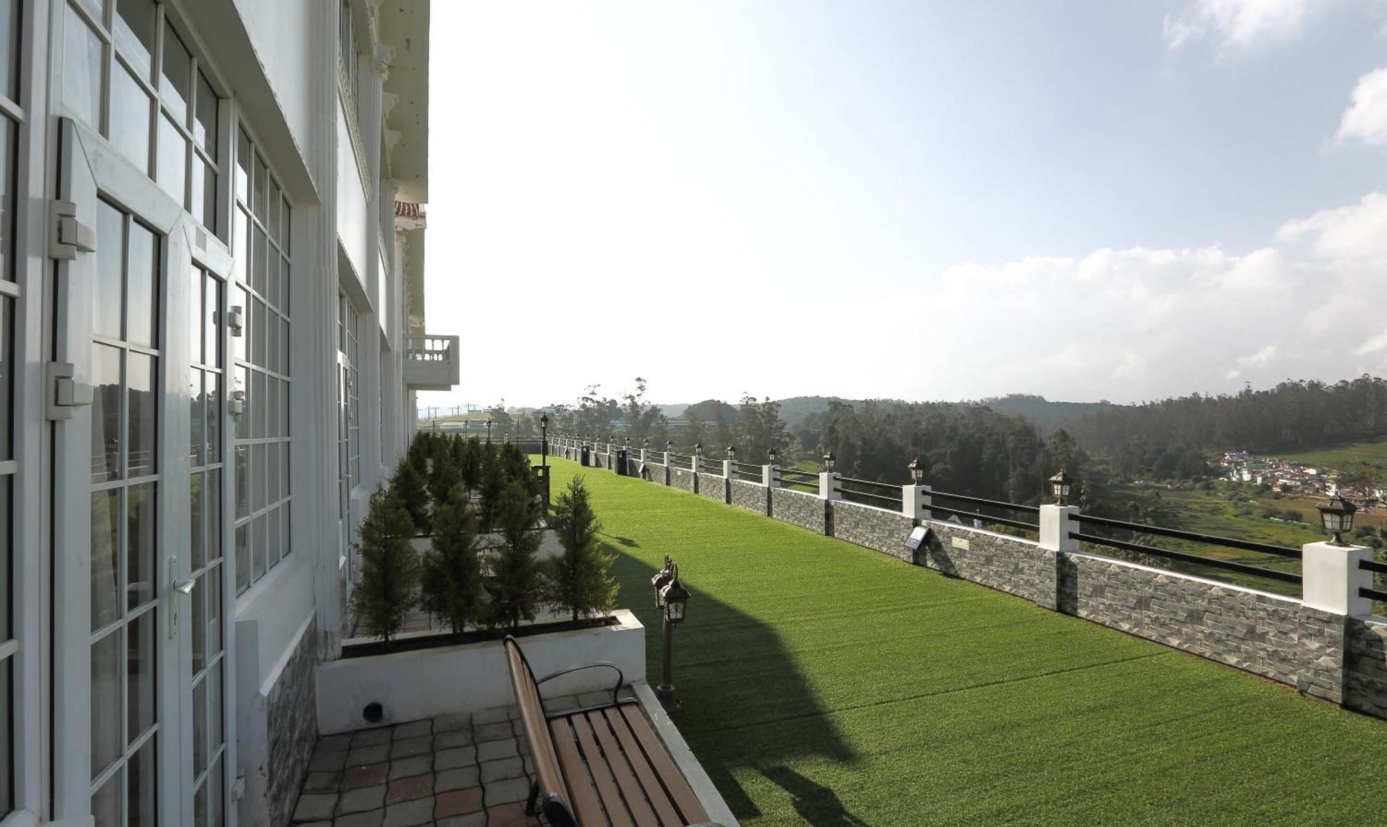 Treebo Skydale Inn & Suites With Mountain View Ooty Exterior foto